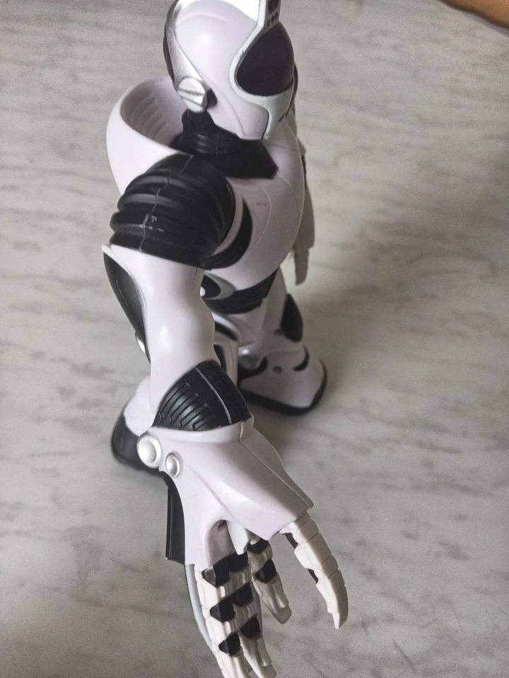 WowWee Mini Robot Robosapien V2 2005 - Immagine 2 di 4