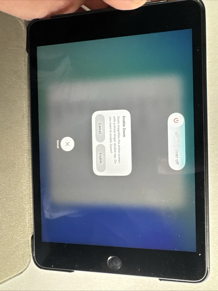 Apple iPad (5th generation) · 64GB · Wi-Fi, photo 2 of 5