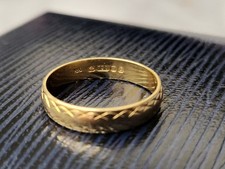 750ct Wedding Band, Yellow Gold Size N 2.68 Grams, Hallmarked