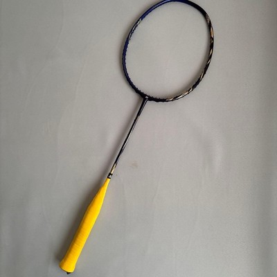 ASTROX 99 Kento Momota el Badmintonschläger