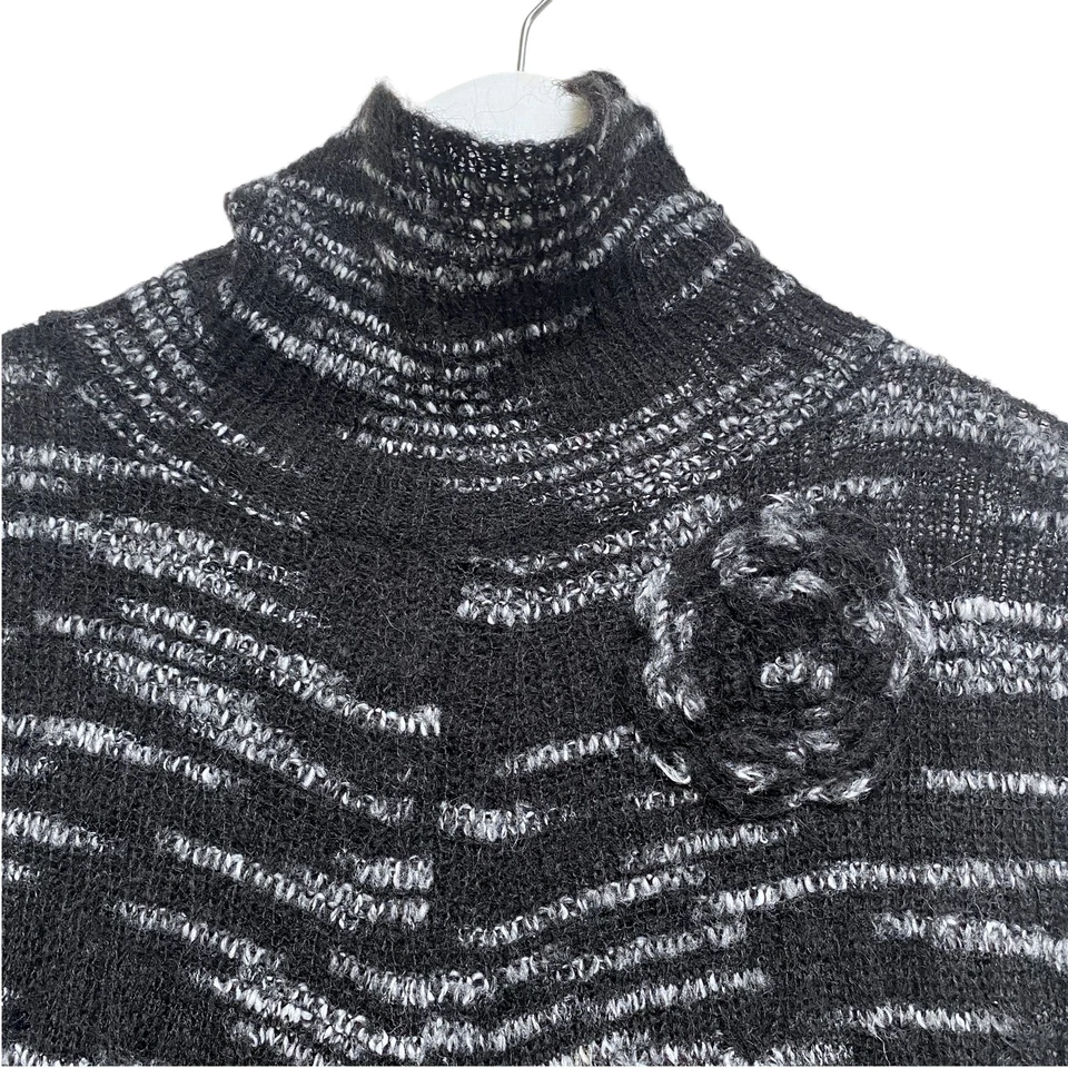 Poncho Michelle Nicole Negro Tejido L/XL Capa con Roseta Mezcla de Lana Suéter Foto 2 de 4