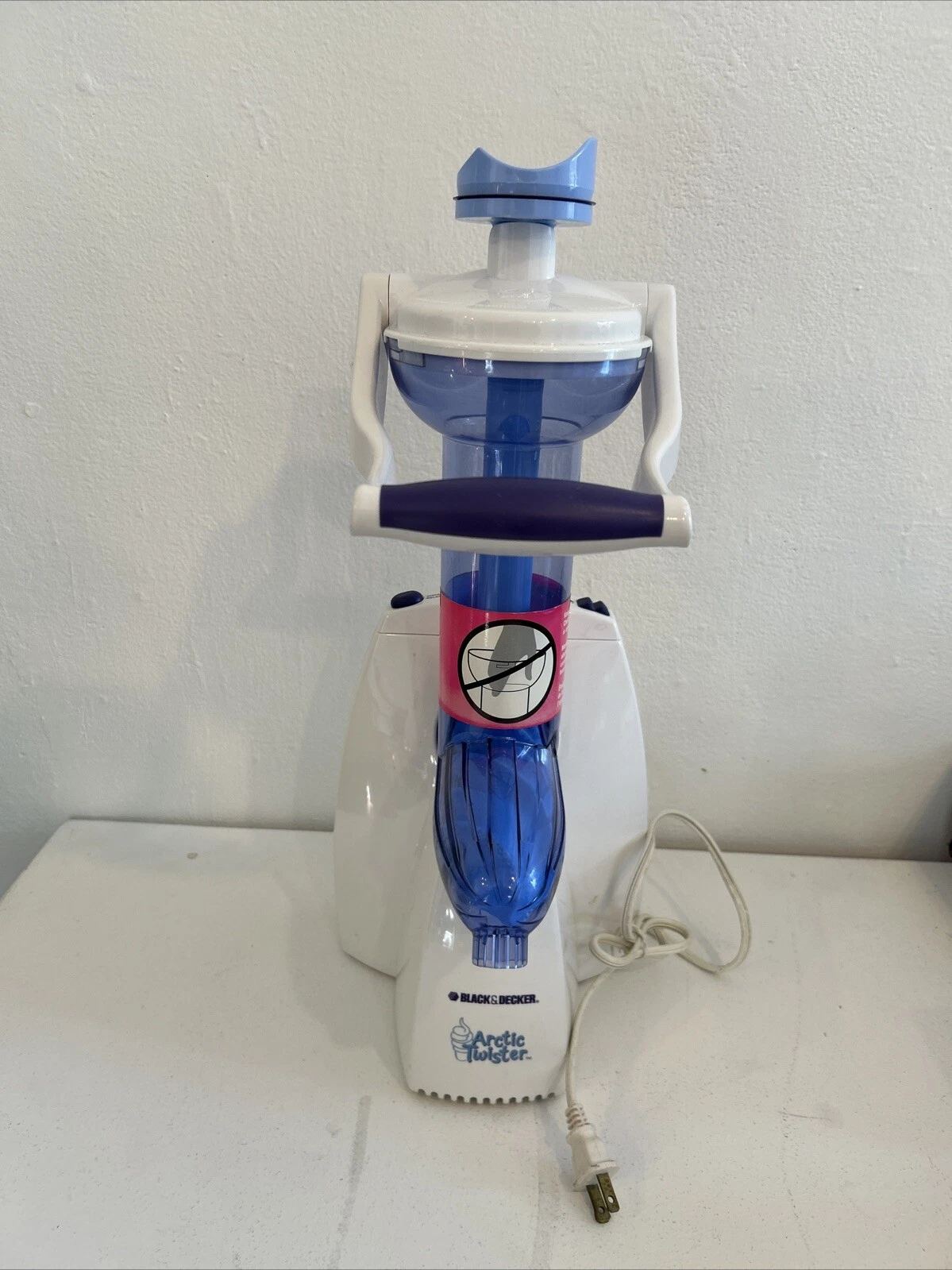 Black & Decker Artic Twister Soft Serve Ice Cream Mixer Maker IC200 Party 2002