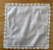 Batist schönes Taschentuch mit Häkelspitze  32 x 32 cm