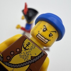 LEGO MINIFIGURES Brickbeard 6243: IMPERIAL SOLDIER Red Plume & PIRATE Gold Tooth