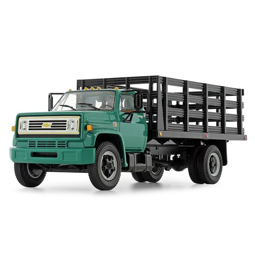 1/64 DCP GREEN CHEVY C-65 SINGLE AXLE STAKE BED - Picture 4 of 6