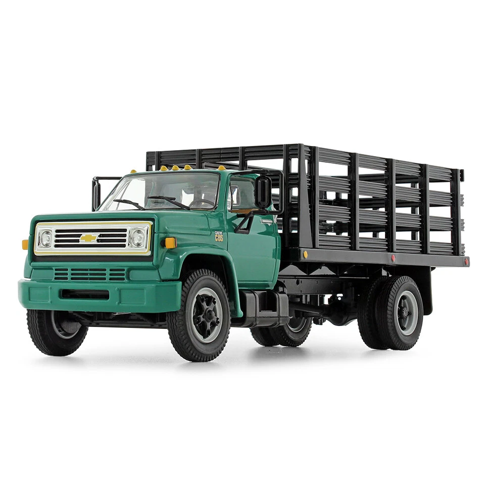 1/64 DCP GREEN CHEVY C-65 SINGLE AXLE STAKE BED - Image 4 of 4