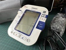 Omron M9 premium digitales Blutdruckmessgerä...