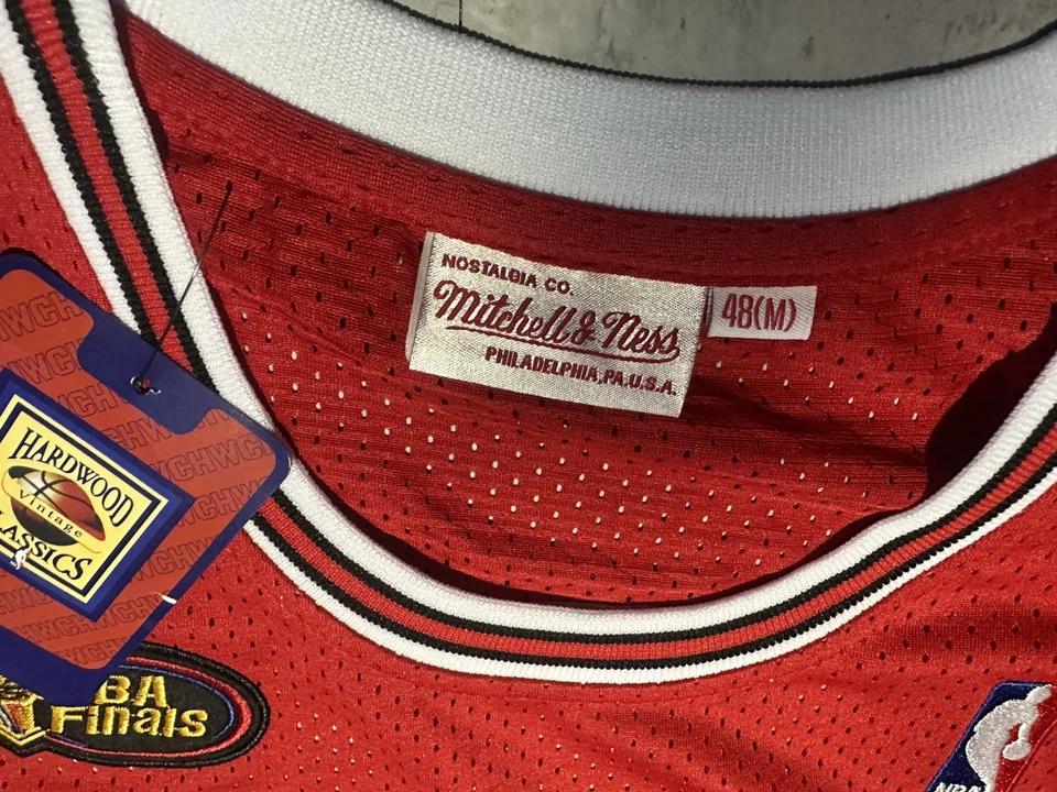 Camiseta deportiva Mitchell & Ness Hardwood Classics Michael Jordan Red Bulls talla mediana nueva con etiquetas Foto 2 de 3
