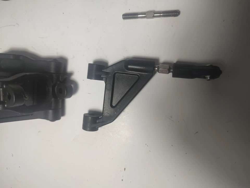 Brazos inferiores Losi Super Baja Rey LOS241034 brazos superiores varillas Lusnford buje C transporte Foto 4 de 4