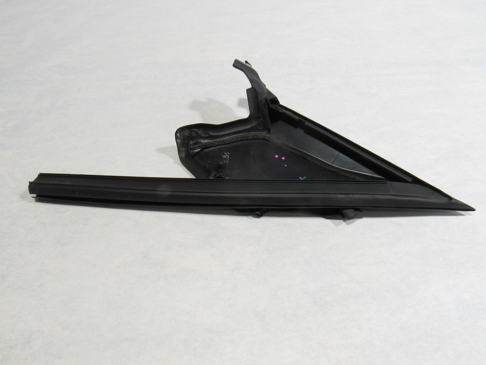 18-21 Aston Martin Vantage 2019 Left Driver Door Weatherstrip Seal Cover ;:O