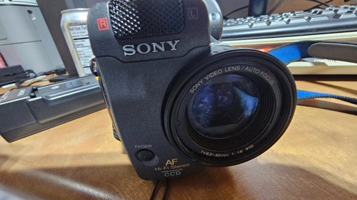 Sony Video Camera Recorder Hi8 Handycam With 2 Batteries, Manual Powers on! - Picture 5 of 9