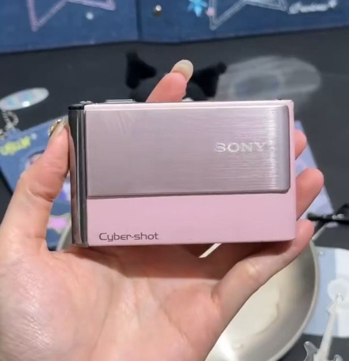 Sony Cyber Shot DSC-T70 Digital Camera 8.1MP 3x Optical Zoom Built