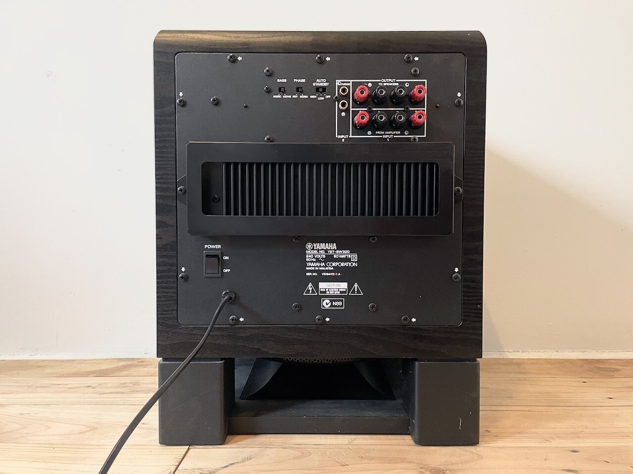 High End Yamaha YSTSW320 Powered/Active Subwoofer 10" 250W