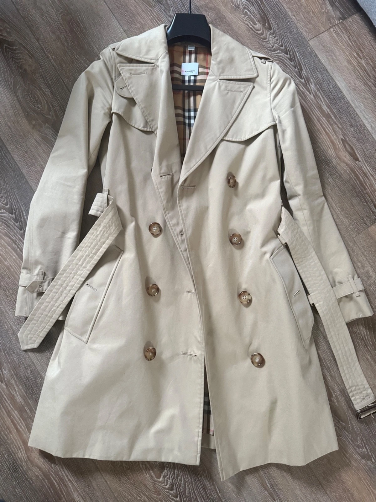 Burberry — burberry trenchcoat