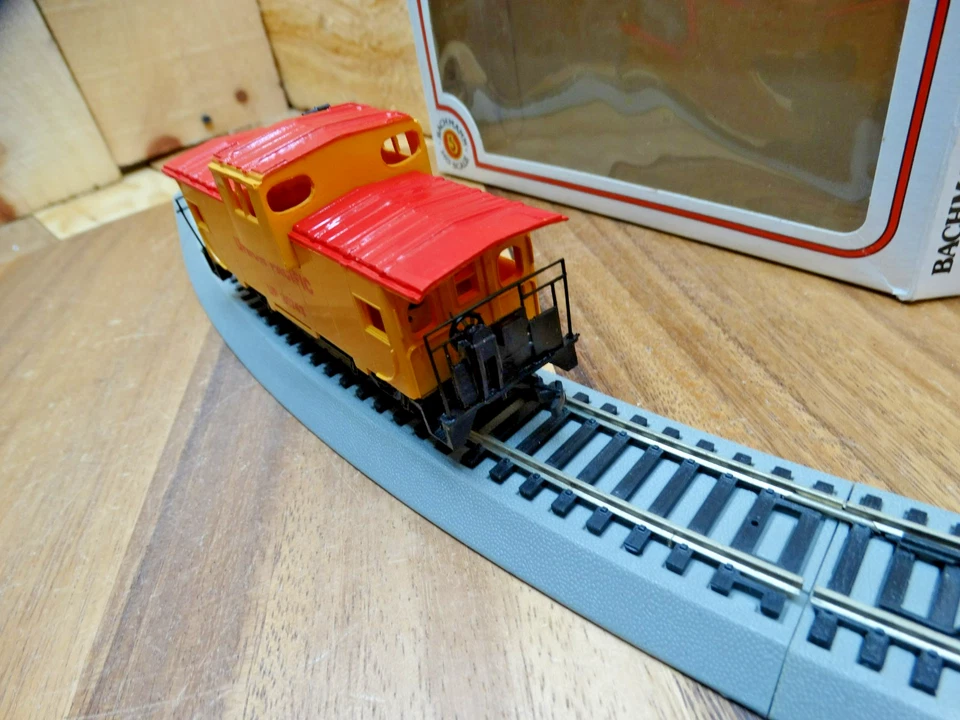 Bachmann HO Scale 34' Union Pacific UP 25743 Cupula Caboose with Box - Image 3 of 4