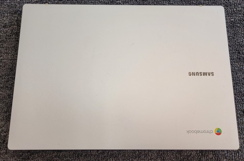 Samsung XE345XDA Chromebook Laptop (4gb,32gb,Celeron N4500)w/Non-Original Charge - Picture 2 of 9