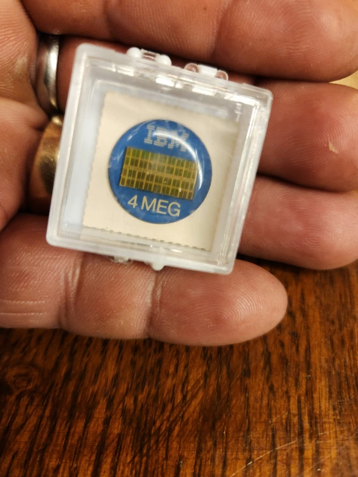 One vintage IBM 1 MEG memory chip stick on button advertising memorabilia - Image 2 of 4