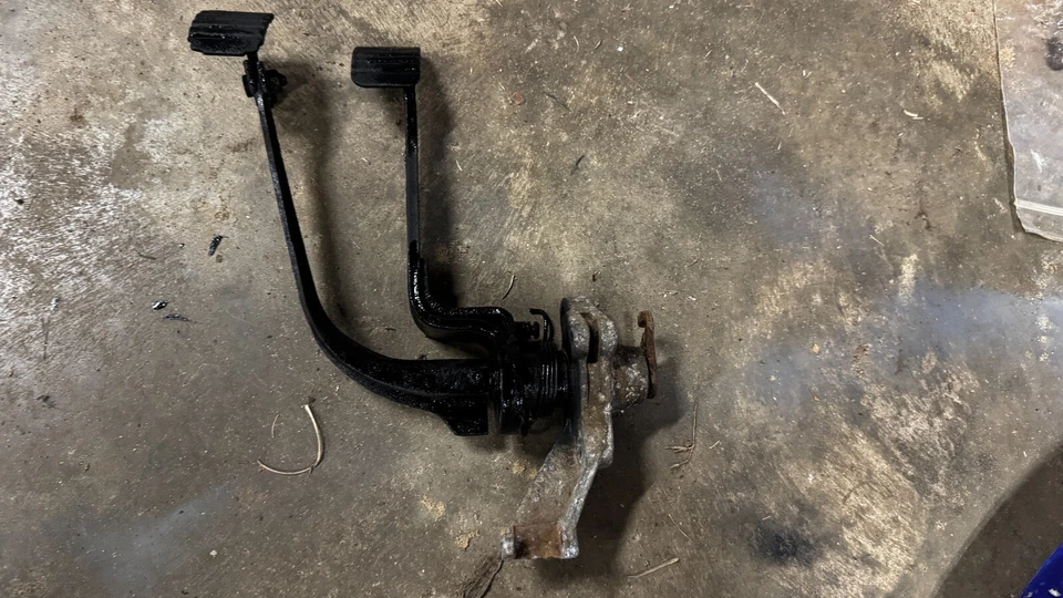 Conjunto de pedal alemán Volkswagen VW Beetle Bug & Ghia 1965-1977 OEM Foto 2 de 4