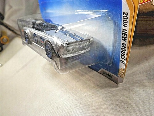2009 Hot Wheels #33 New Models 33/42 TRIUMPH TR6 Silver Variation w/Blue 5 Spoke - Picture 4 of 5