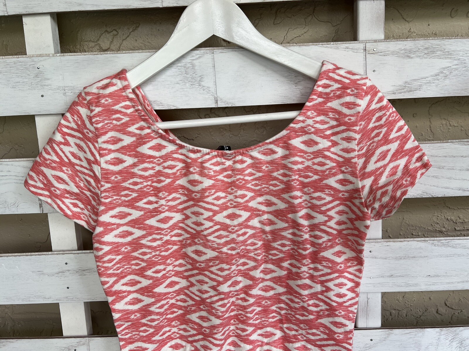 New Divided H&M Cropped Top Coral Short Sleeve Shirt Women’s Size M thumbnail 11