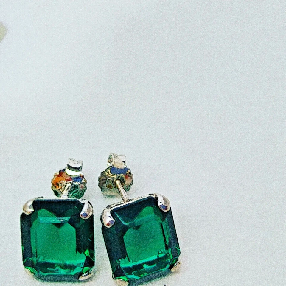 Orecchini Donna in Argento 925  con  ZIRCONE VERDE SMERALDO. orecchini a lobo - Immagine 4 di 4