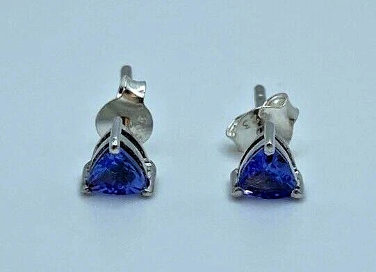 Auténticos aretes de gemas de tanzanita 0,62 quilates 4 mm oro blanco de 18 quilates recubiertos de rodio Foto 3 de 4