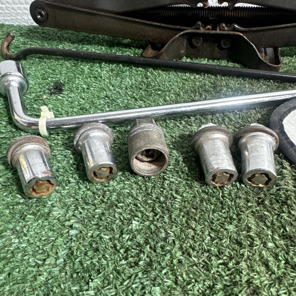 2000 Lexus RX300 spare tire Jack and tools w/ Wheel lock set OEM 1999 2000 2001 - Image 3 of 4