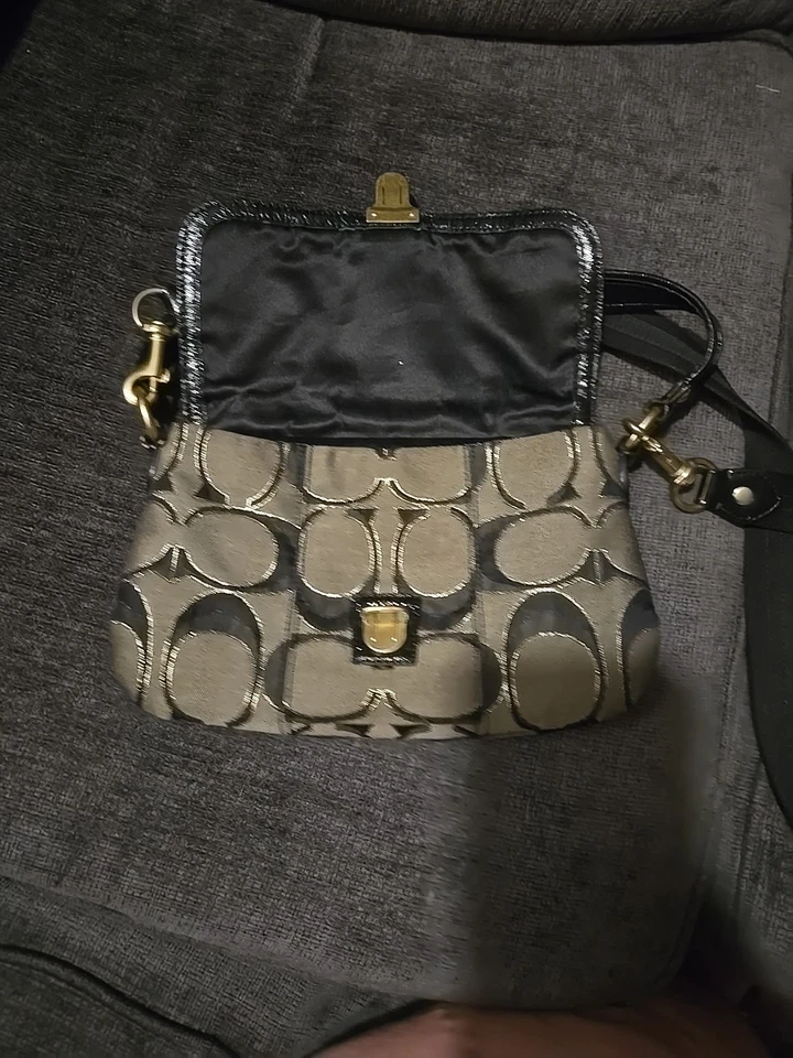 Vintage Y2K COACH POPPY Black & Gold Signature Jacquard Canvas Shoulder Bag - Image 4 of 4