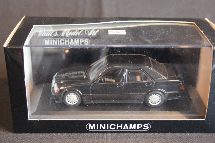 Minichamps Mercedes-Benz 190E 2.3-16 1984 1:43 Blue Black