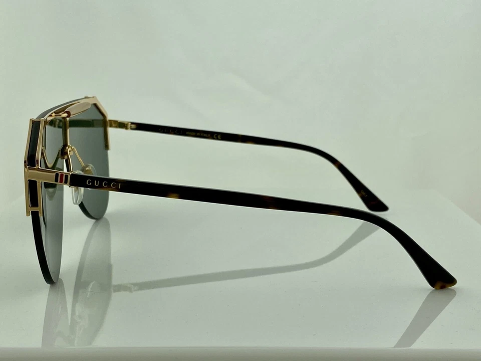Gafas de sol Gucci GG0584S 002 Shield con lentes verdes brazos marrones Foto 4 de 4