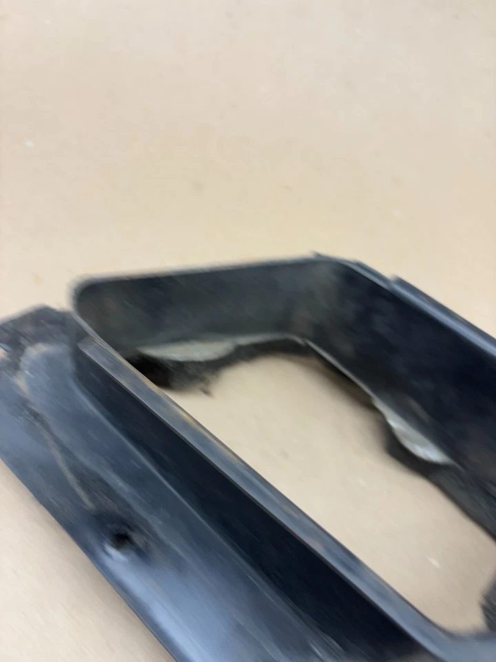 1973-1979 F150 F250 F350 78 79 Bronco KICK PANEL VENTILACIÓN ESPACIADOR CARCASA DE PLÁSTICO OEM Foto 3 de 4