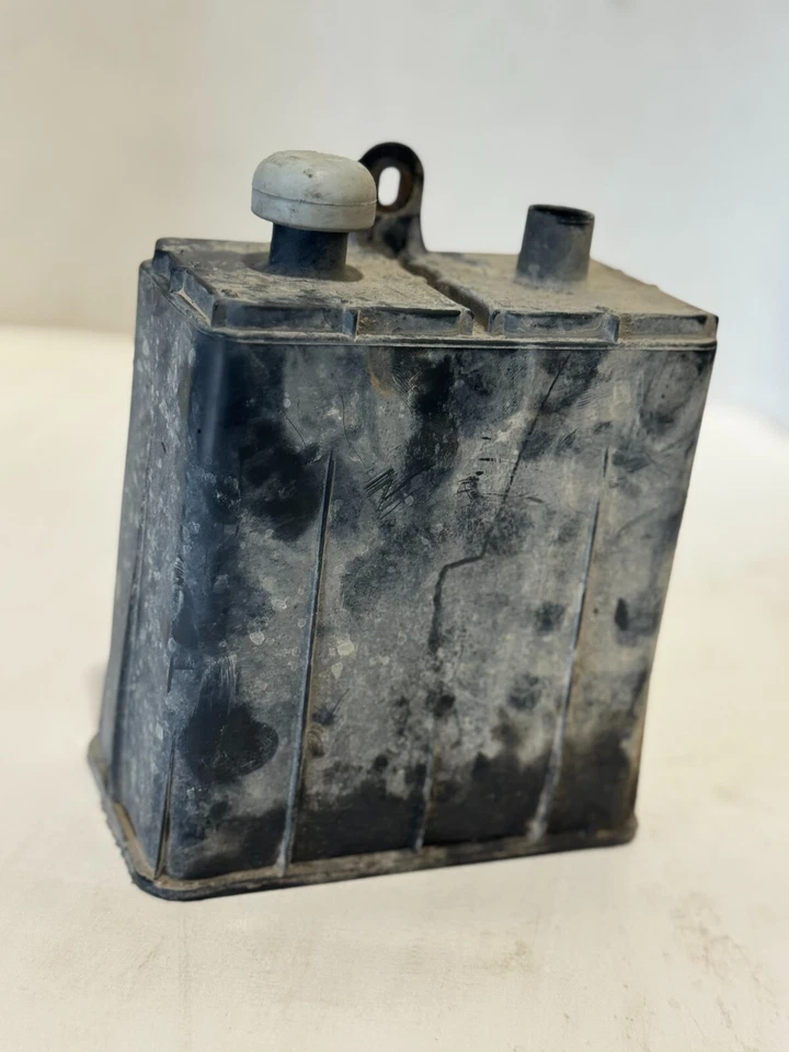 Ford F150 1996 F250 F350 351 W compartimento del motor bote de carbón usado OEM Foto 2 de 4