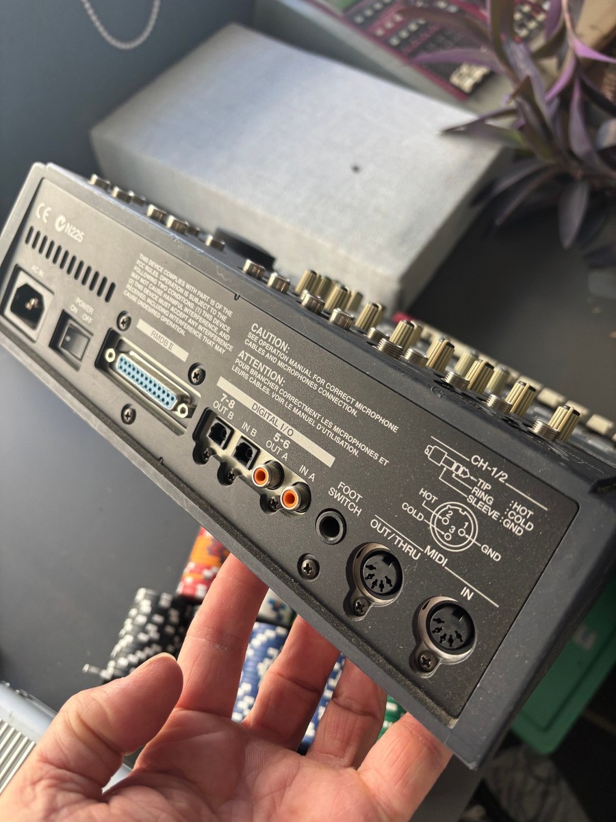 Roland VM-3100 Pro V-Mixing Station 24bit 20-Channel Audio/16