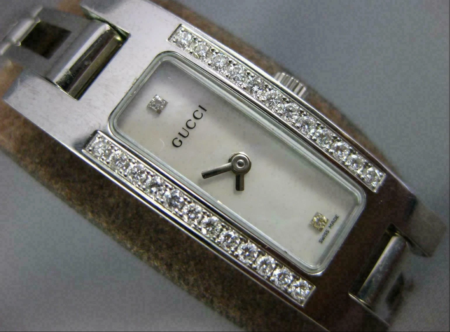 MONTRE FEMME GUCCI .36CT DIAMANT & AAA EN NACRE HEURE #25595