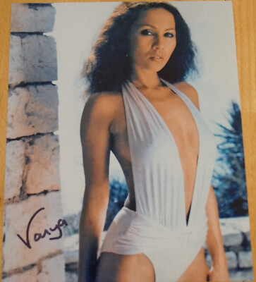 Vanya Seager Autogramm als Bond Girl in James Bond mit COA von B'BC