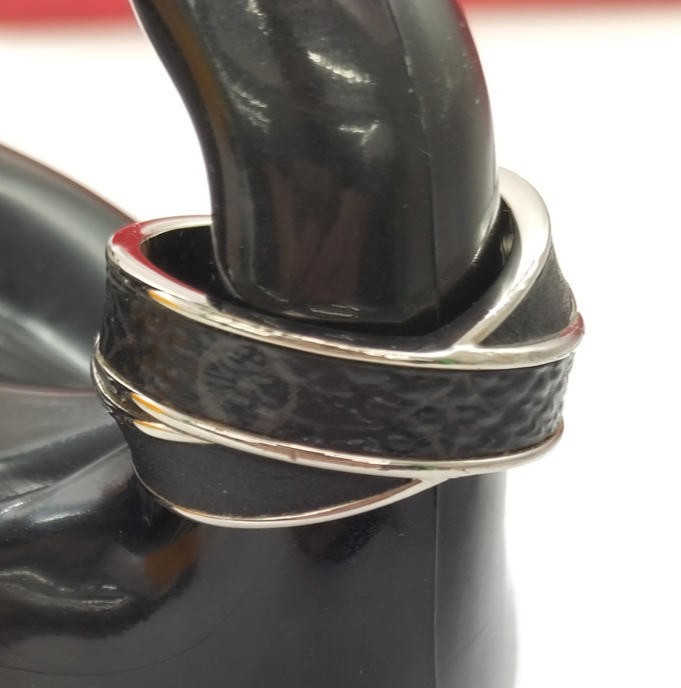 LOUIS VUITTON Monogram Eclipse Berg Entrelac Ring… - image 1