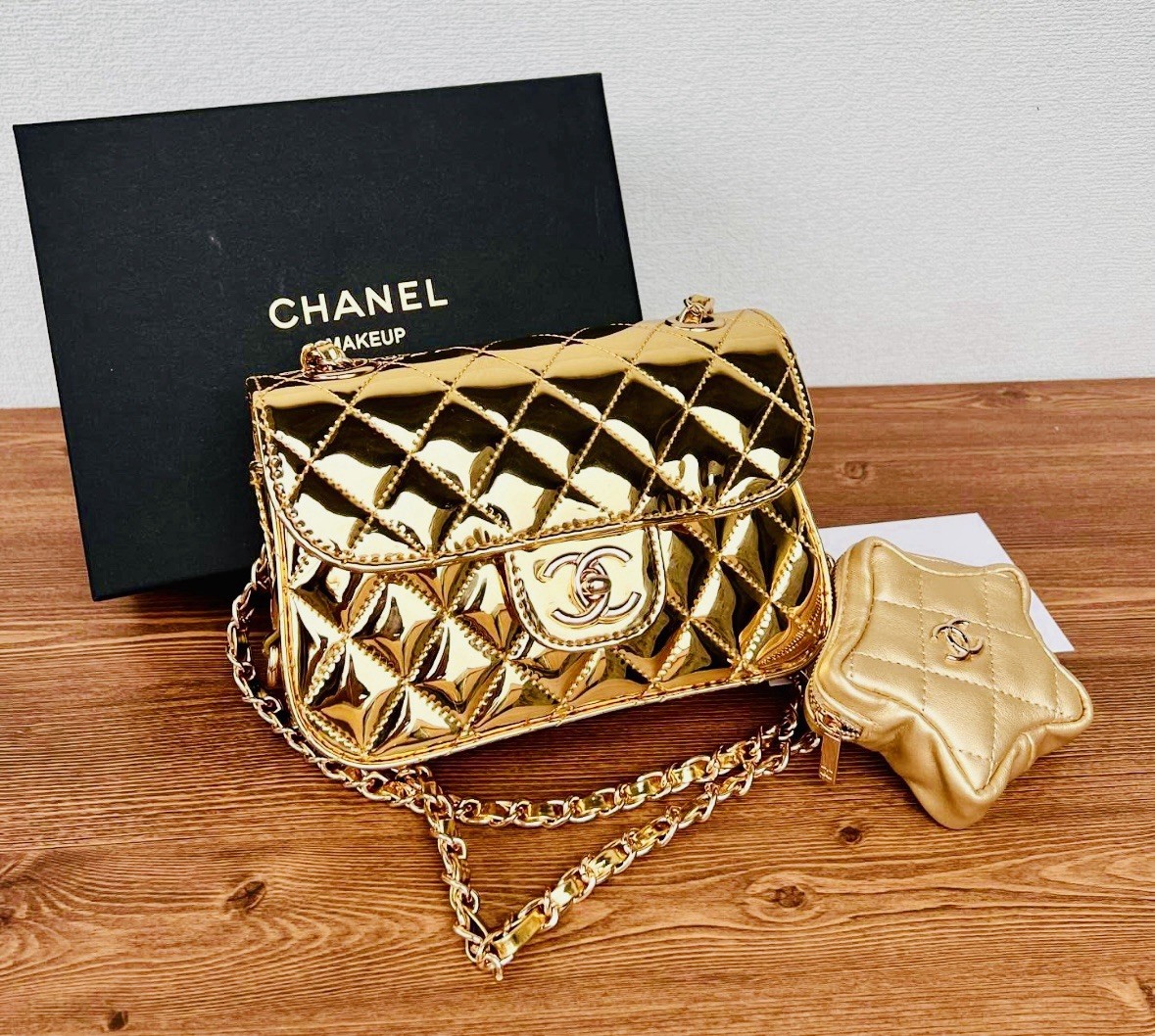 CHANEL MAKEUP ハンドルゴールドプレート　キルティング　バッグ Chanel Beaute' Mirror Gold Quilted Crossbody | eBay