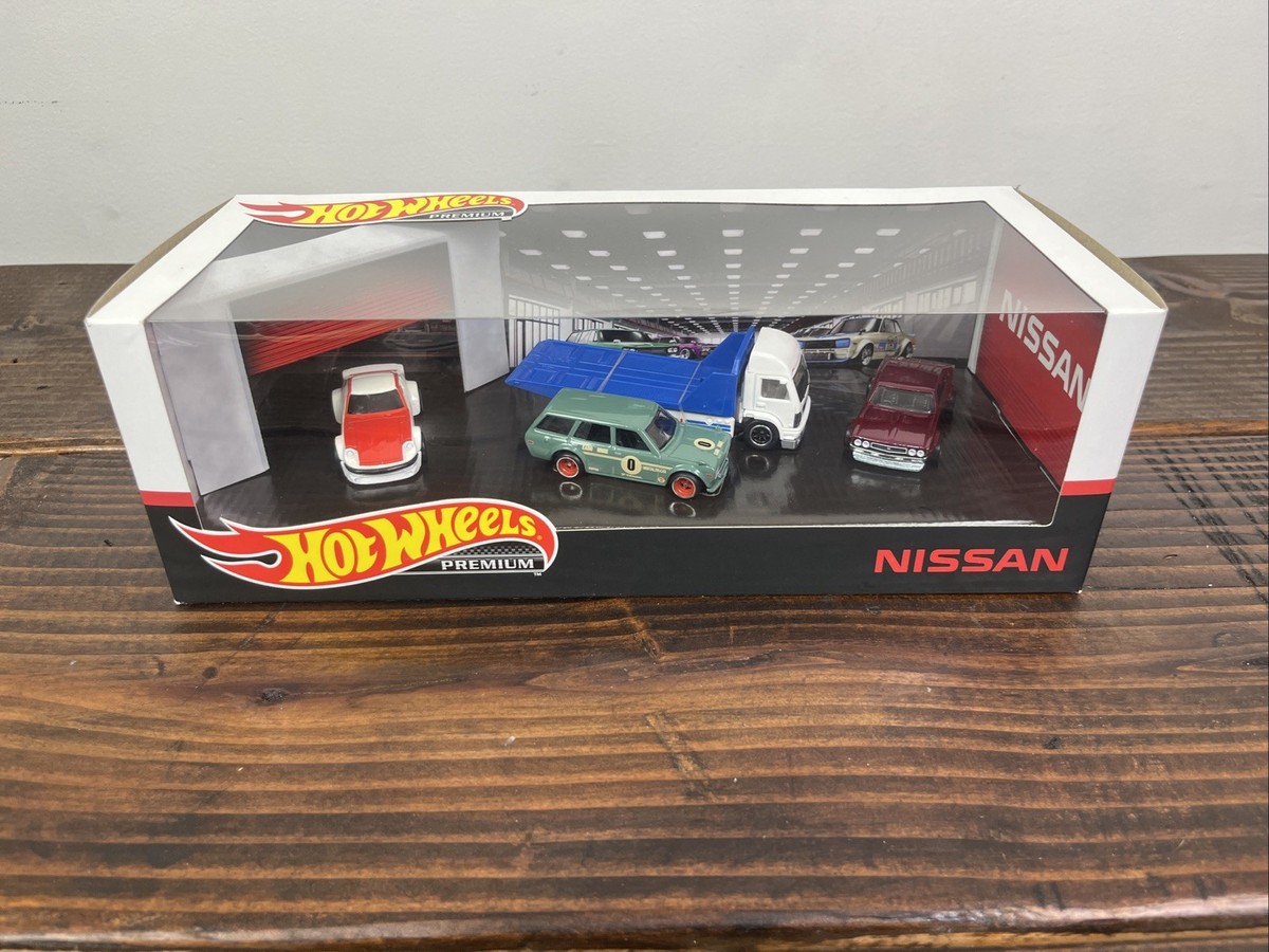 Hot Wheels Premium Diorama Nissan Set Datsun 510 Wagon Fairlady
