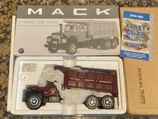 1999 1/34 diecast First Gear Mack R Model Dump Truck Ray Meyer Fossils 19-2379 