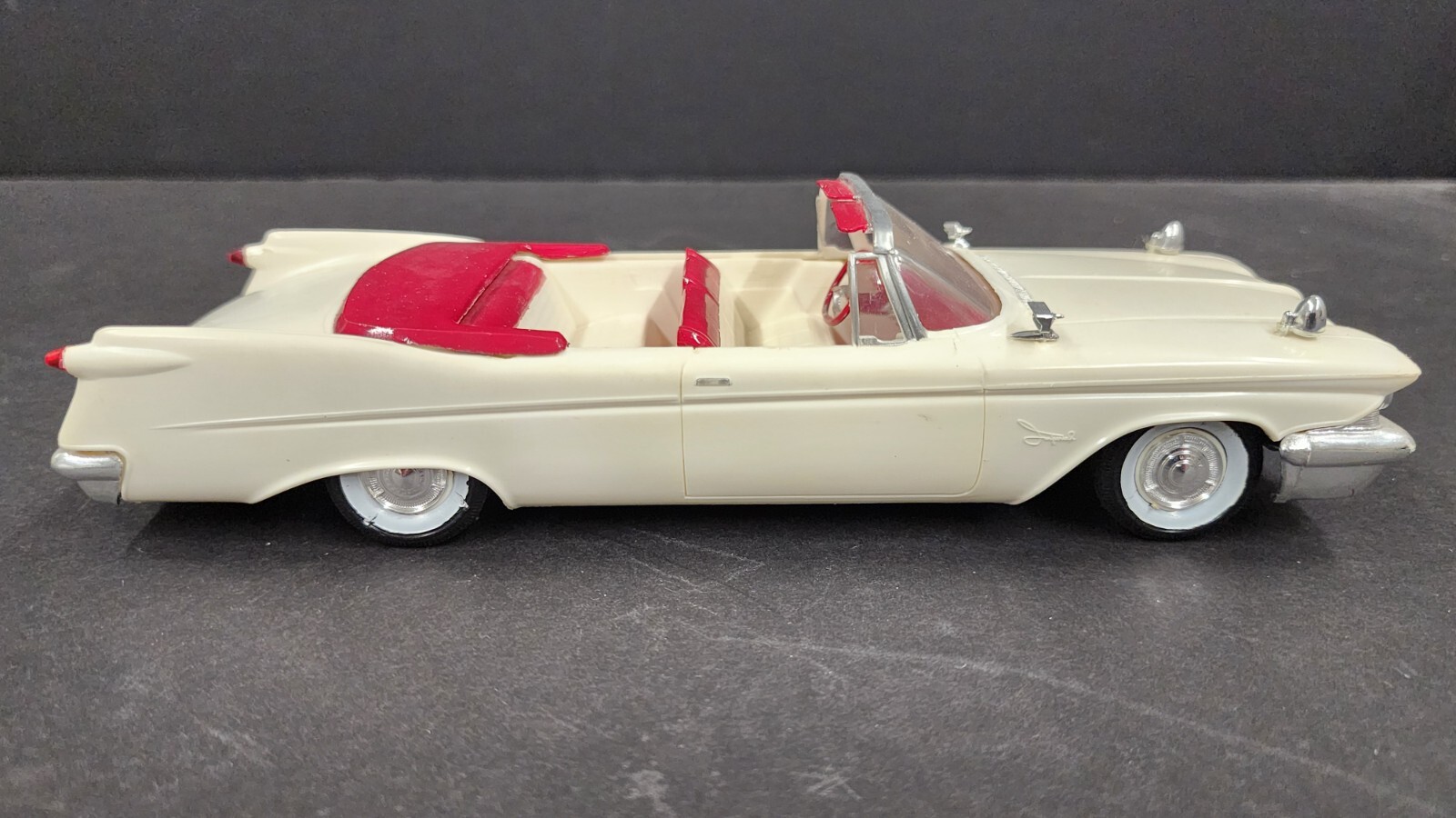AMT 1960 CHRYSLER CONVERTIBLE BUILT  BC48