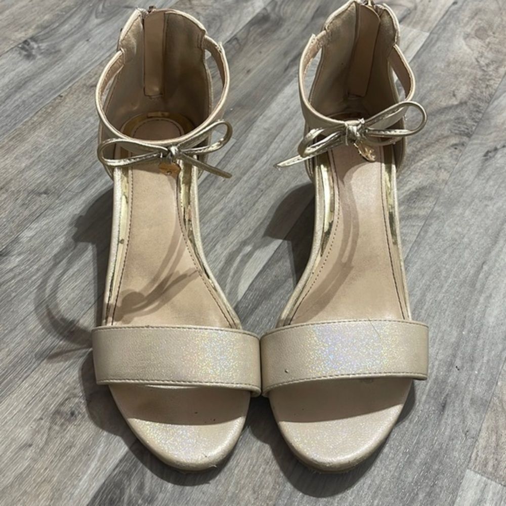 Girls Nine West mini gold. Heels size 5M