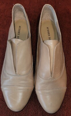Audrey Brooke Womens Callie Leather Flats Size 9M Taupe Tan Slip On Shoes 