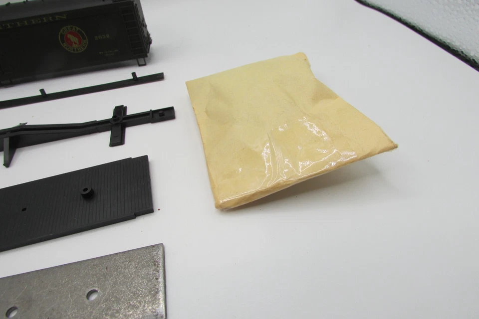 HO Scale Athearn 5332 50ft Express Reefer Great Northern ATH4681 - Image 2 of 4