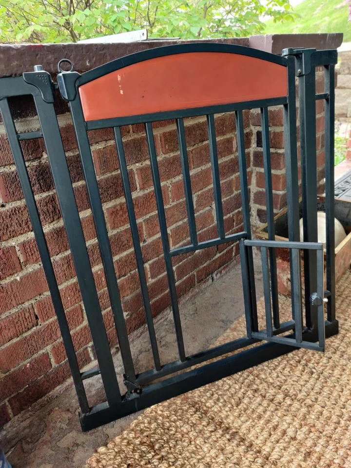 Pet Gate Carlson Model# 3030 - Image 2 of 3