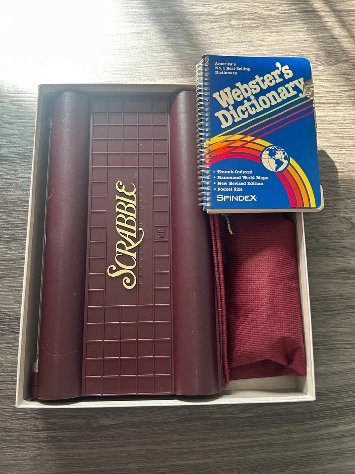 SCRABBLE DELUXE TRAVEL EDITION CROSSWORD GAME by MILTON BRADLEY #4121, 1990 - Image 2 of 3