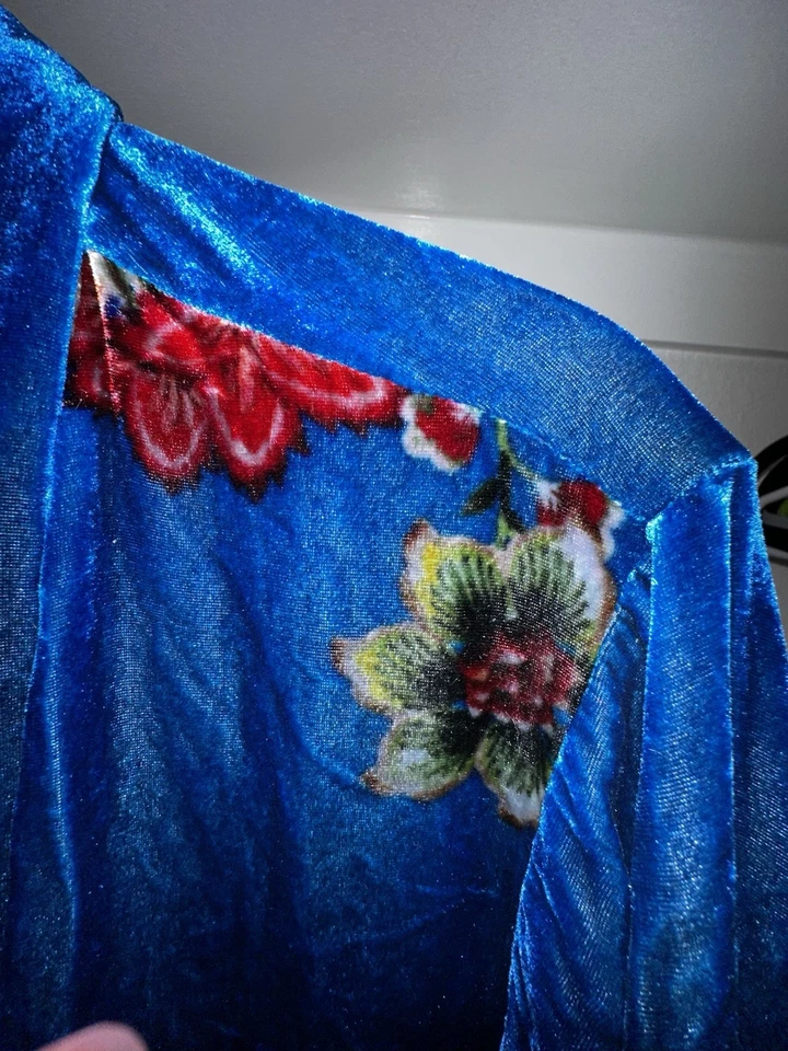 Johnny Was, Vivian Velvet Blue Floral Kimono 1X BLUE/Multi  $325-retail - Image 3 of 4