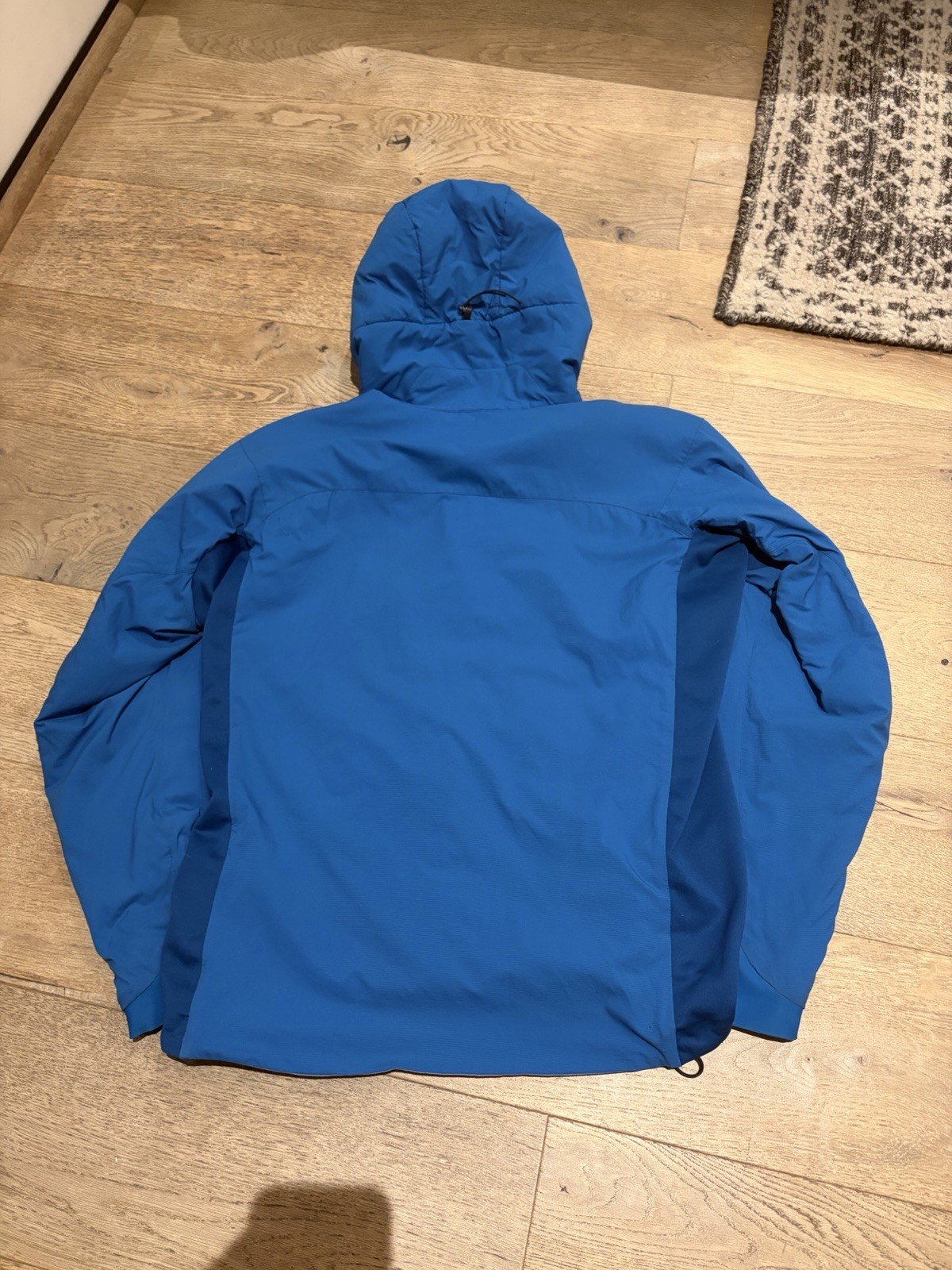 Arc'teryx Atom LT Men's Blue Hoody Size Medium With Minor Stains thumbnail 3