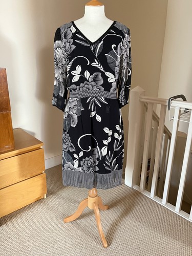 Per Una M&S Dress New Size 14 Black Floral 3/4 Sleeves Tie Waist Knee Length - Picture 24 of 24