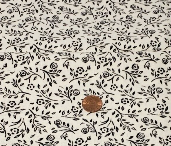 Tela acolchada en blanco 1 yarda flores negras fondo blanco rosas BTR-6196 Foto 4 de 4