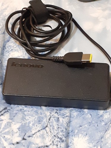 ORIGINAL LENOVO 20V-4.5A 90W RECHTECKIGE SPITZE LAPTOP ADAPTER MIT NETZKABEL
